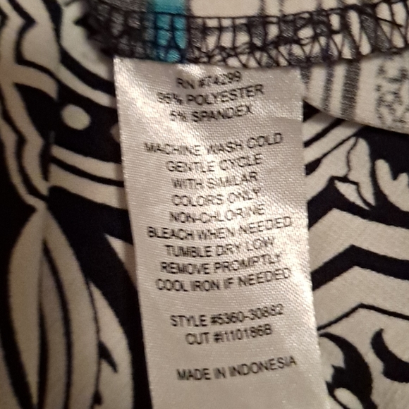 Beautiful size 8 dress with full front/back design - Picture 4 of 4